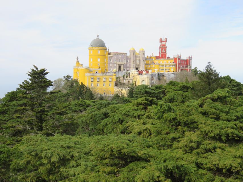 Lisbon: Pena, Regaleira & Atlantic Coast Tour with a Local - Quinta da Regaleira: secret tunnels and the Initiation Well myth hunt