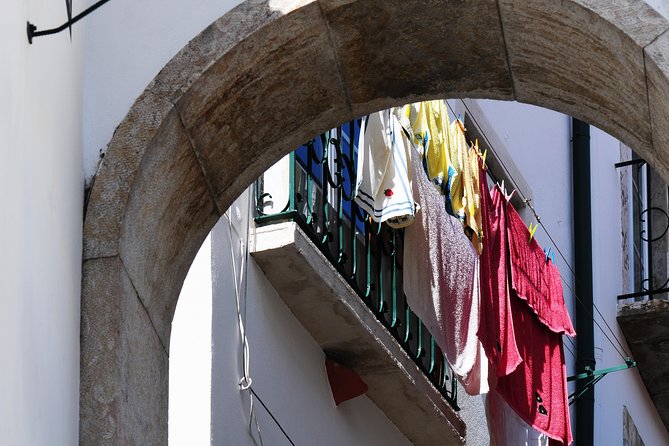 Lisbon Photo Private Day Tour - Entering Lisbon with a photo guide mindset