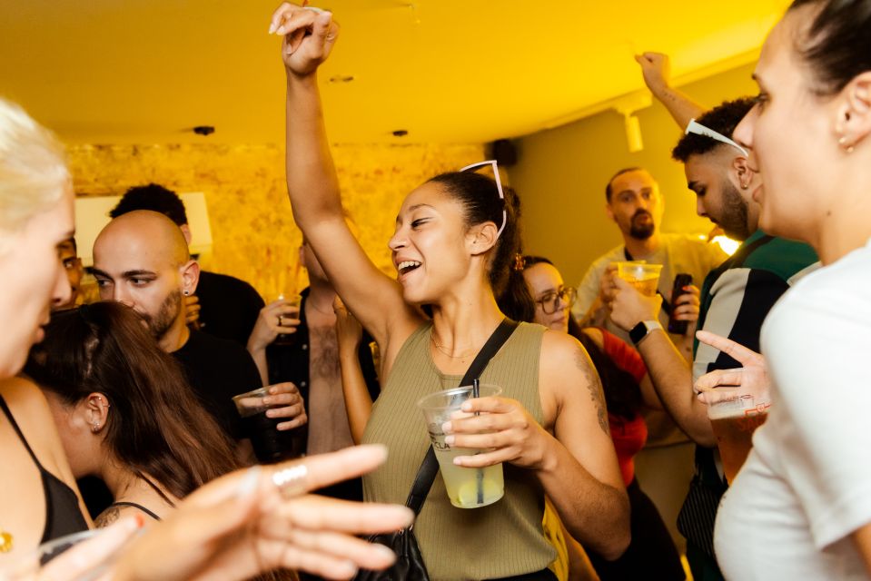 Lisbon PinkStreet Pubcrawl: 1hOpen Bar, Shots,VIP Club Entry - Drink deals and games: the part that turns strangers into friends