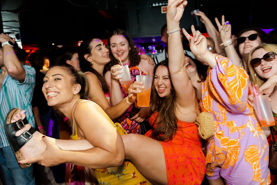 Lisbon PinkStreet Pubcrawl: 1hOpen Bar, Shots,VIP Club Entry - Timing, walking, and the dress code you should actually follow