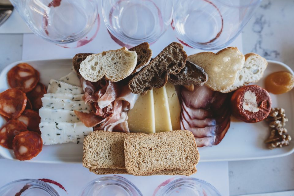 Lisbon: Portuguese Wine and Cheese Tasting with Lunch - How the guide turns sips into real understanding