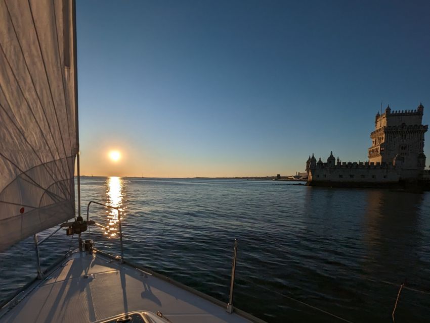 Lisbon: Private Boutique Boat Tour – Sail in Style - Drinks, snacks, music, and Wi-Fi: the comfort layer you’ll notice