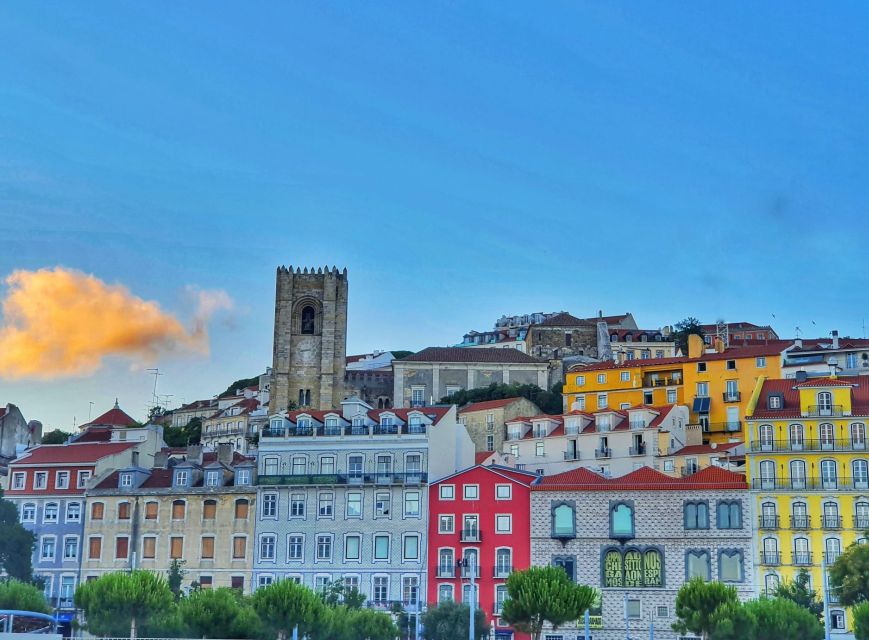 Lisbon: Private City Sightseeing Tour by Tuk-Tuk - São Vicente de Fora, Santa Engracia, and the Lisbon Flea Market Moments
