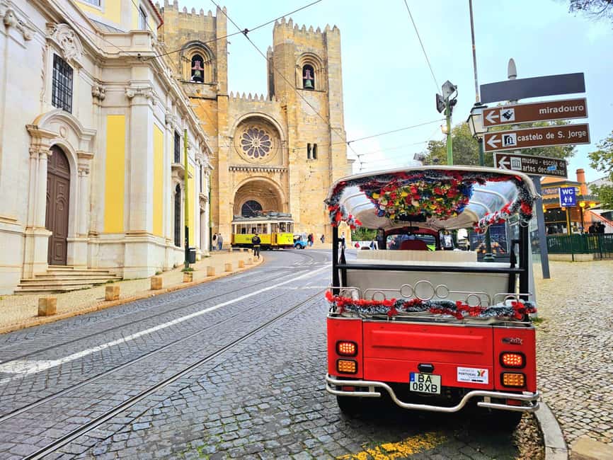 Lisbon: Private city tour by tuktuk alfama up to 90 min - Miradouro de Santa Luzia and Portas do Sol: the best use of your photo time
