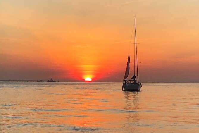 Lisbon Private Luxury Boat Tour with Welcome Drink - Key highlights before you go