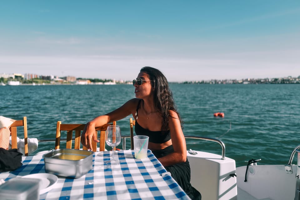 Lisbon: Private Luxury Catamaran Tour with Welcome Drink - The route on the Tagus: what you’ll see, in the order your eyes want