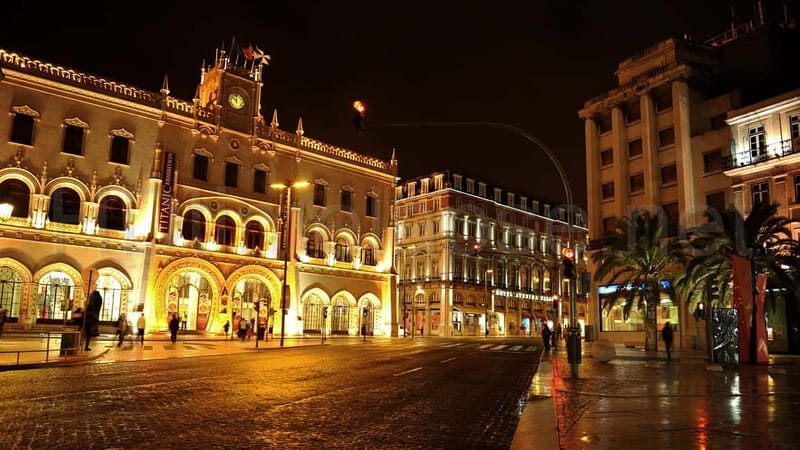 Lisbon: Private Night Tour with Fado Dinner Show - Key highlights at a glance