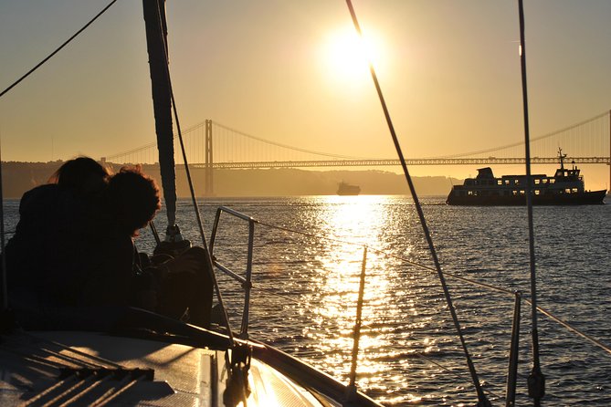 Lisbon Private Romantic 2h Cruise with sparkling wine-Day/Sunset - Price and value for a private group up to 2