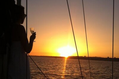 Lisbon Private Romantic 2h Cruise with sparkling wine-Day/Sunset - Where you meet in Belém and how to plan your timing