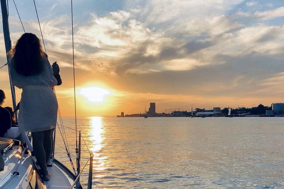 Lisbon: Private Tagus River Sunset Cruise on a Luxury Boat - Getting to Doca do Bom Sucesso in Belém (and why it matters)