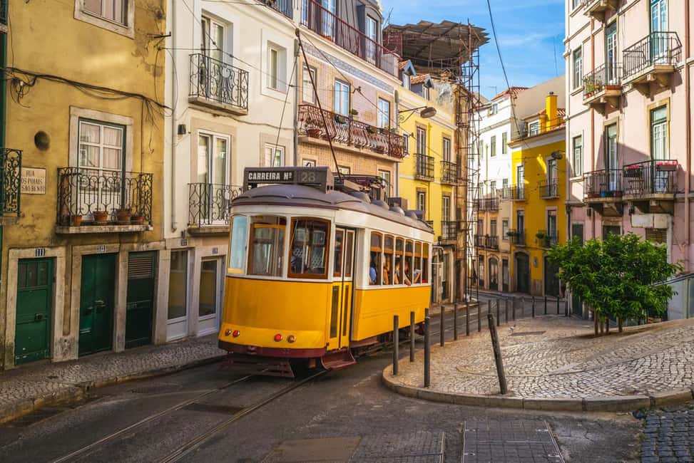 Lisbon: Private Tuk-Tuk City Tour With Local Guide - Alfama without the marathon: Santa Apolónia and key Old Town stops