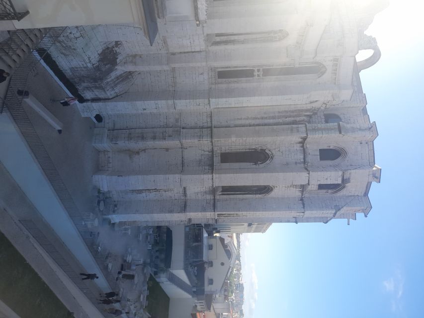 Lisbon: Private Tuk-Tuk Tour for 2 hours - Miradouro de Santa Luzia and Portas do Sol: Where Photos Make Sense