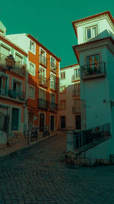 Lisbon: Private Tuk-Tuk Tour of Old Town & Scenic Viewpoints - Senhora do Monte and São Vicente: viewpoint energy without the hill grind