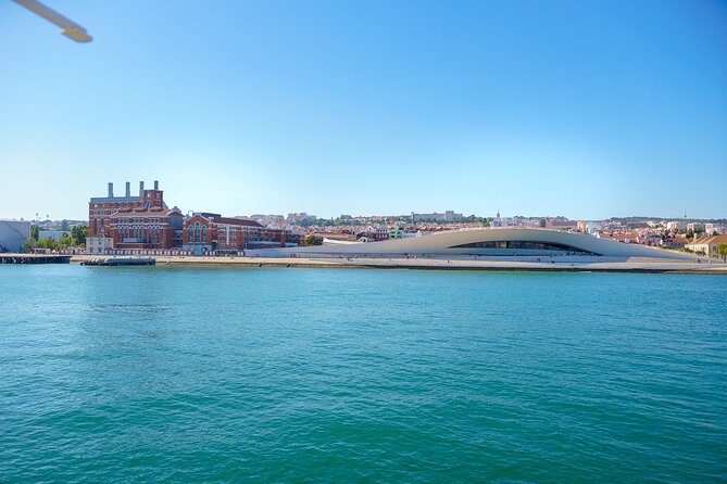 Lisbon River Boat Sightseeing Tour with a Drink - 25 de Abril Bridge: Golden Gate Color, Bay Bridge Style