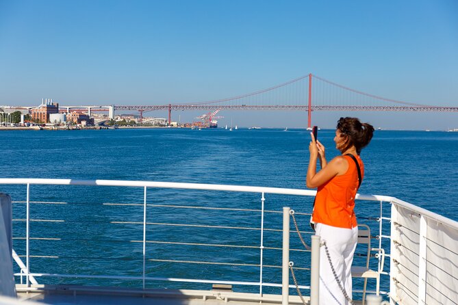 Lisbon River Boat Sightseeing Tour with a Drink - Christ the King Over Almada: The Hilltop Moment