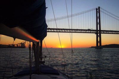 Lisbon River Sunset Sailing Cruise - Small-group service, welcome drink, and onboard Wi-Fi