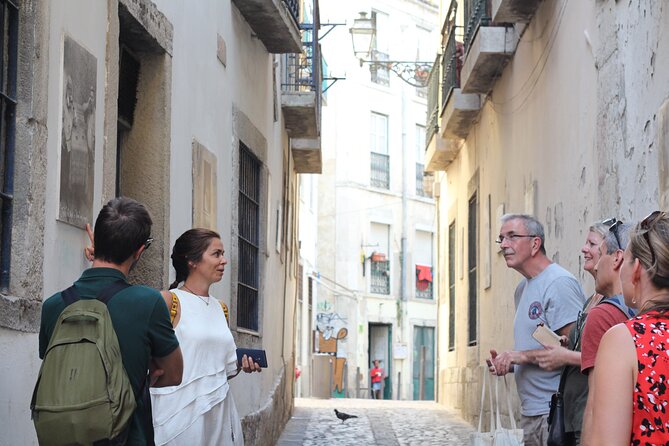 Lisbon Roots - Small group Food & Culture Walking Tour w/tastings - Timing and Meeting Point: Start at São Domingos Square, Not Somewhere Else