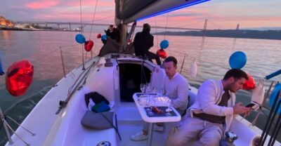 Lisbon: Sailboat Tour w/ Local Guide and Open Bar Green Wine - Starting Under the 25 de Abril Bridge: Get Your Timing Right