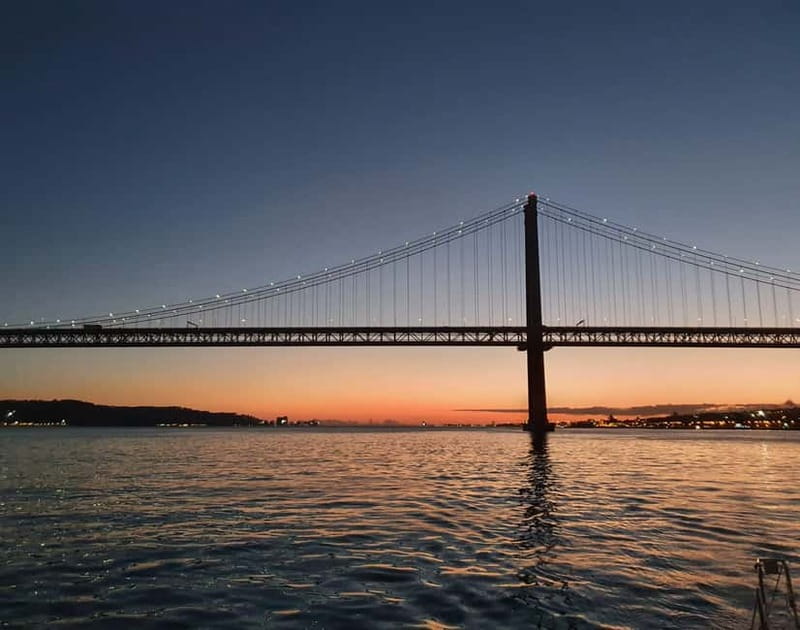 Lisbon: Sailing Boat Tour with Drinks & Pastel de Nata - Getting there without stress: BLUE SKIPPER and the 30-minute rule