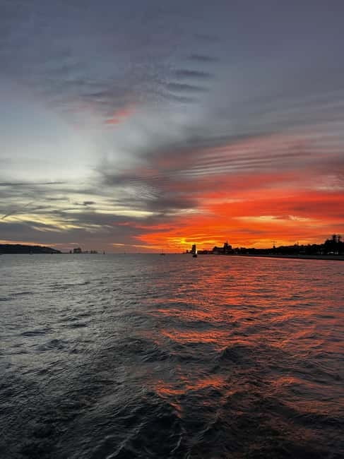 Lisbon: Sailing Boat Tour with Drinks & Pastel de Nata - What to bring (so you don’t fight the weather)
