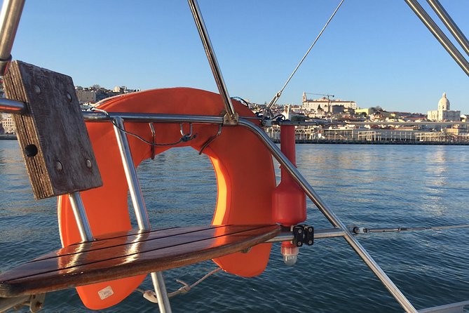 Lisbon Sailing Day Cruise with wine & snacks - The small-group advantage: how guides make the difference