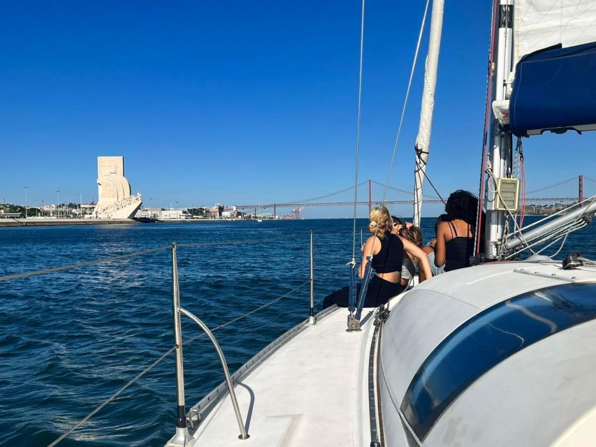 Lisbon: Sailing Sunset - Ponte 25 de Abril, Cristo Rei, and the São Jorge viewpoint moments