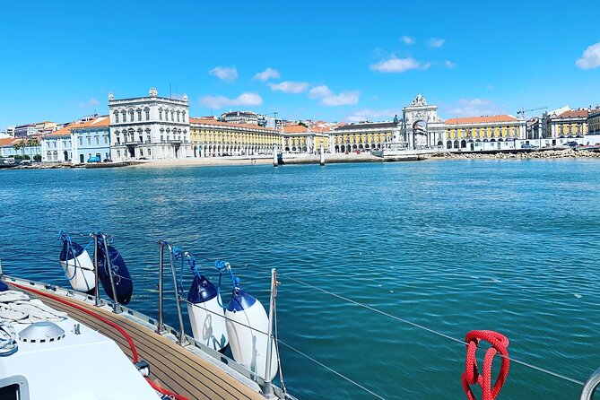 Lisbon Sailing Tour: 2-Hour Cultural Scenic Cruise with Wine - Praça do Comércio to Cristo Rei: why this route feels panoramic