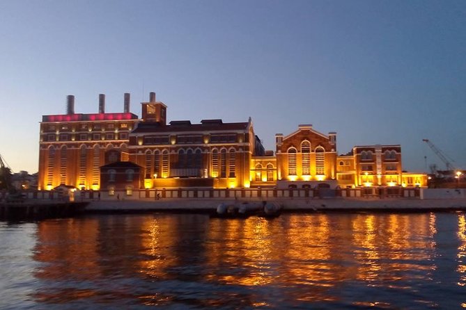Lisbon Sailing Tour: 2-Hour Cultural Scenic Cruise with Wine - Wine, snacks, and crew care: why people rate this 5/5