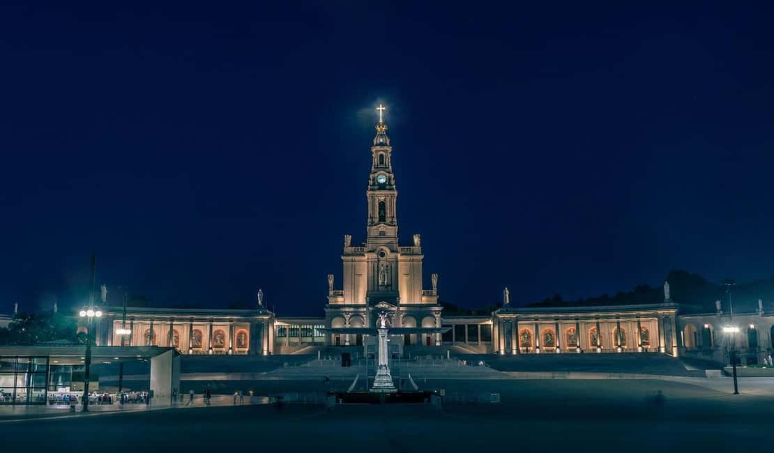Lisbon: Sanctuary Fátima & Little Shepperd Town Guide Tour - The Via Sacra to Valinhos Chapel: walking the sacred way