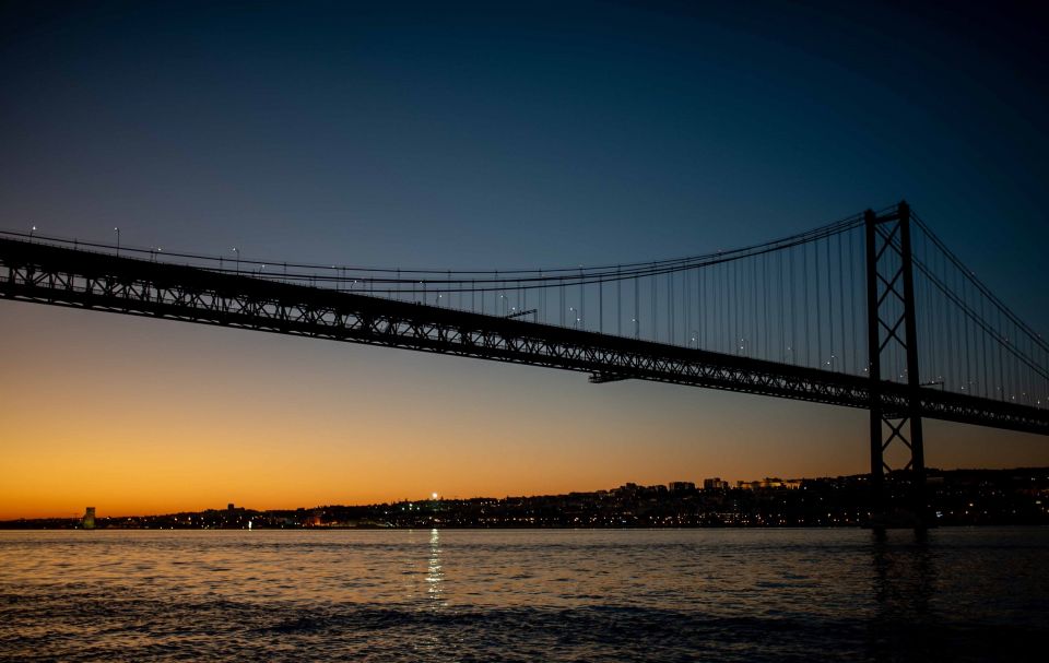 Lisbon: Scenic Day & Sunset Boat Tour with a Drink - Cristo Rei and the 25 de Abril Bridge: two photo stops you’ll remember