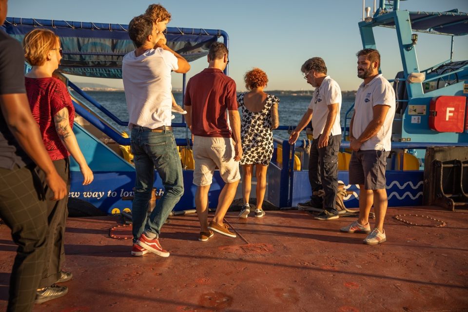 Lisbon: Sightseeing Boat Tour with Hop-On Hop-Off Option - Key things to know before you go