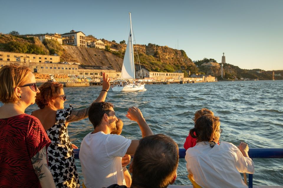 Lisbon: Sightseeing Boat Tour with Hop-On Hop-Off Option - Who this tour is best for (and who should skip it)