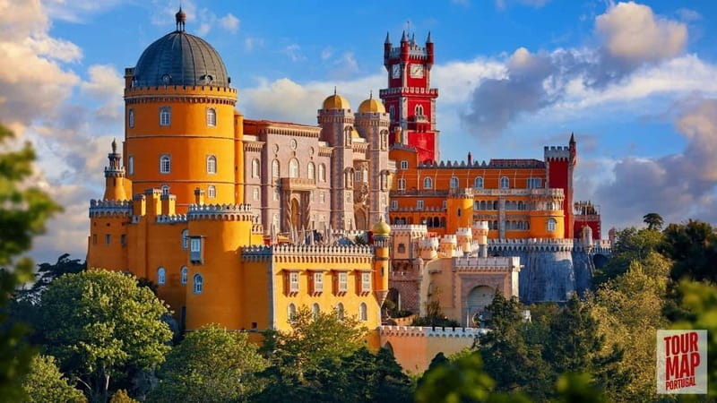 Lisbon: Sintra, Pena Palace, Moorish Castle & Regaleira Tour - Castle of the Moors: the windy walk and the top-point view