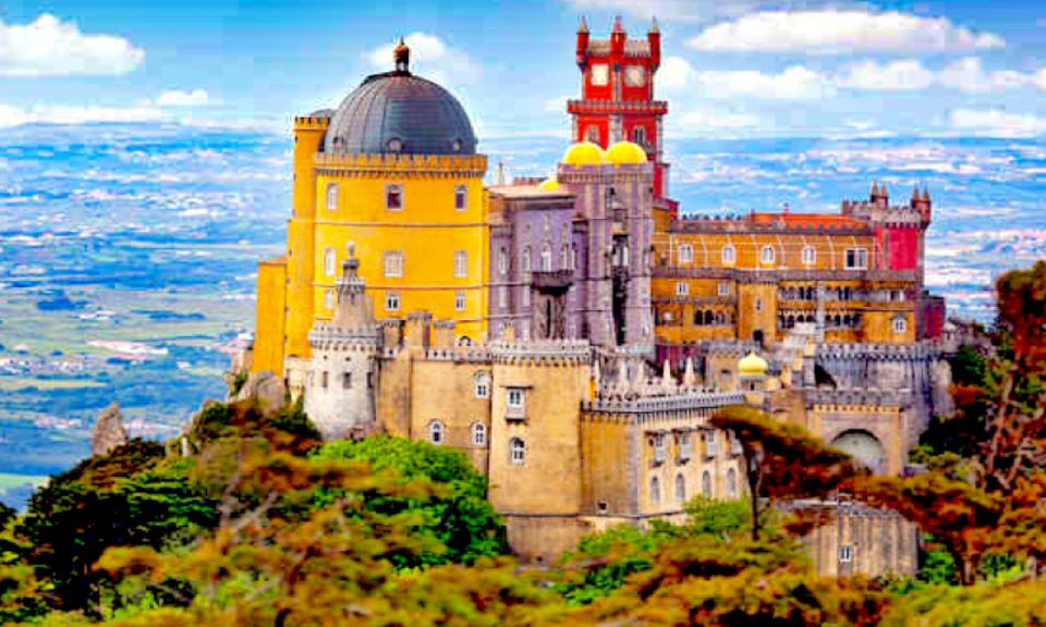 Lisbon: Sintra, Pena Palace, Quinta Regaleira, Cascais Tour - Guincho Beach and the Atlantic cliffs: where the day changes mood