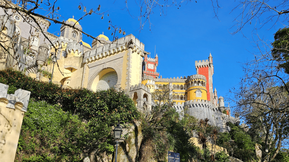 Lisbon: Sintra w/ Pena Palace, Cascais, Cabo Roca & Azenhas - Azenhas do Mar: the cliffside village stop that turns into a photo break