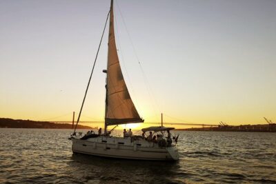 Lisbon Small Group 2h Sunset Sailing- Live Commentary & a Drink - Skipper commentary: the difference between seeing and understanding