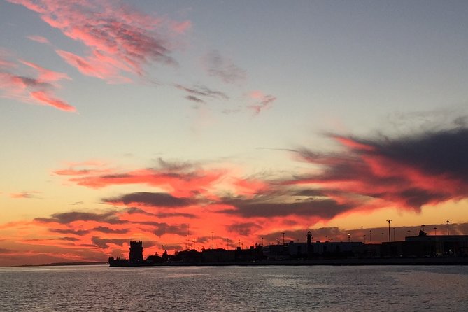 Lisbon Small Group 2h Sunset Sailing- Live Commentary & a Drink - What the “2 hours” really means for your day