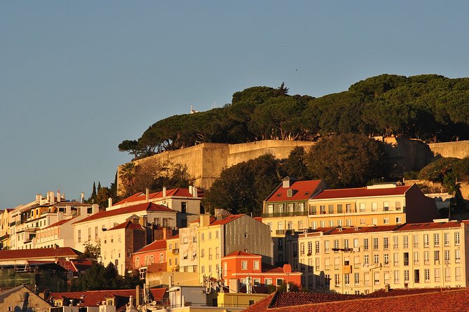 Lisbon Small Group 2h Sunset Sailing- Live Commentary & a Drink - Who should book this sunset sail