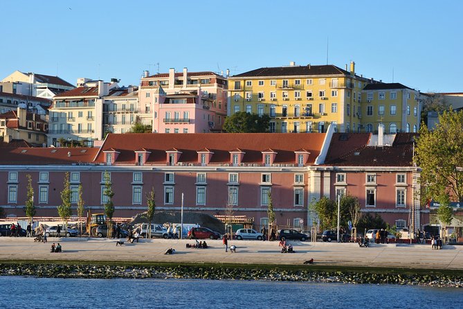 Lisbon Small Group Day Cruise with Historic Commentary & a Drink - Ponte 25 de Abril: Lisbon’s Golden Gate look-alike (with its own meaning)
