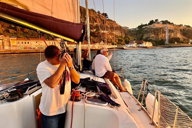 Lisbon Small Group Sunset Sailing 2h Cruise with Drinks Included - Drinks included: what you’ll get and how it affects the experience