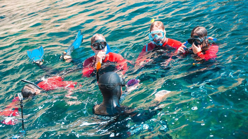 Lisbon: Snorkelling in Sesimbra/Arrábida Natural Park - Safety and guide style: how guides like Leonor, Marta, and Francisco set the tone