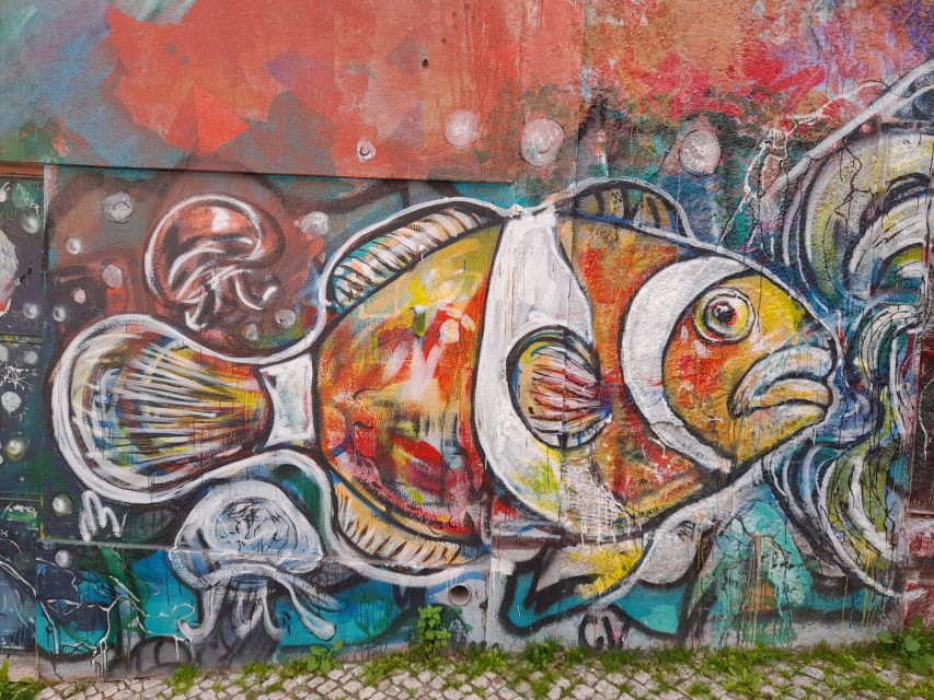 Lisbon Street Art Lovers Walk - Why the political and social context changes the art for you