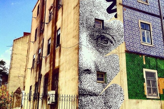 Lisbon Street Art - Private Guided Tour in a Electric Tuk Tuk - Stop 1 in Graça: Sophia de Mello Breyner Andresen’s Portrait Mural