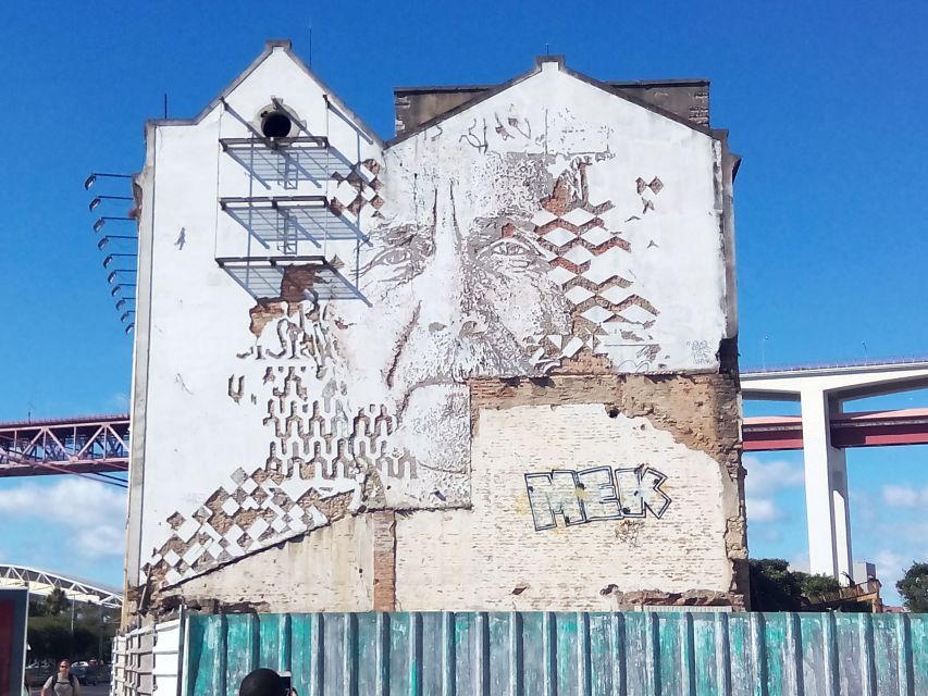 Lisbon: Street Art Walk - What to Bring (and What to Leave Behind)
