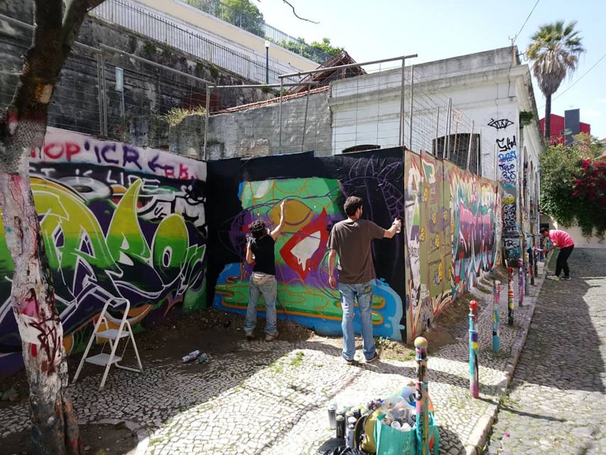 Lisbon: Street Art Walk - Meeting Point at Coreto da Graça: Start Where the Views Begin