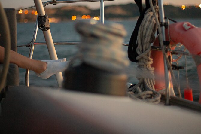 Lisbon Sunset Boat Cruise Tour With Drinks Included - Key reasons this sunset cruise works so well