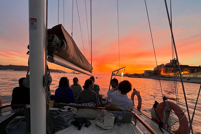 Lisbon Sunset Boat Cruise Tour With Drinks Included - From Terreiro do Paço to Alfama: Lisbon’s center and hillside drama