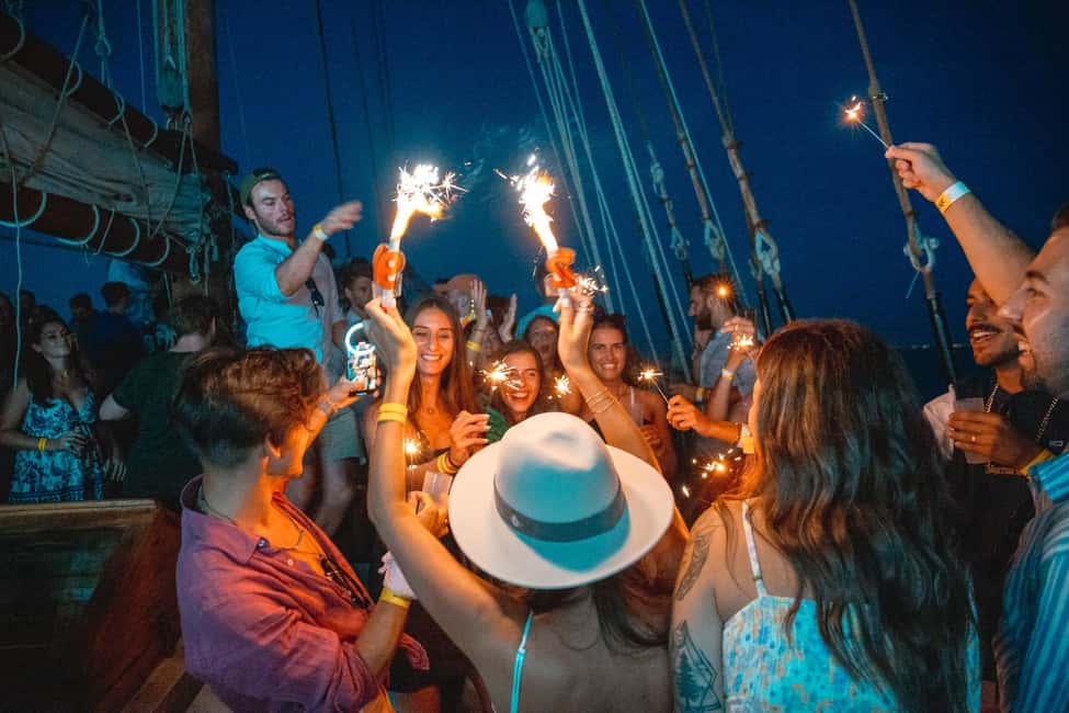 Lisbon: Sunset Boat Party Cruise with Music & Drinks - A 4-hour sunset cruise that turns Lisbon sights into a dance floor