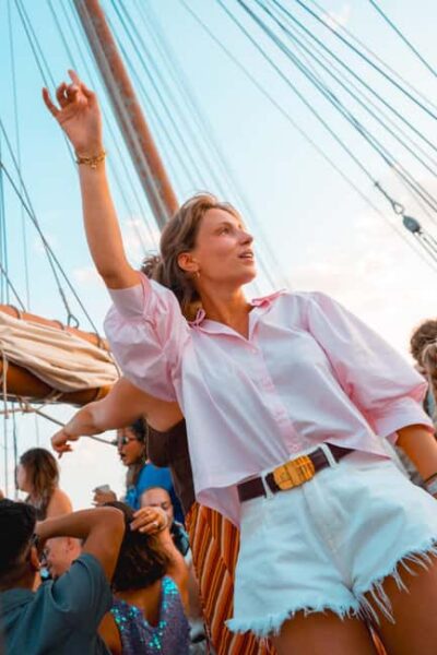 Lisbon: Sunset Boat Party Cruise with Music & Drinks - Principe Perfeito meeting point: finding your boat fast