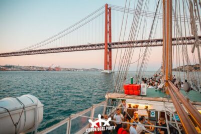 Lisbon: Sunset Boat Party with 2 Drinks and Free Club Entry - Meeting point at Cais da Rocha do Conde de Obidos: don’t arrive “almost”